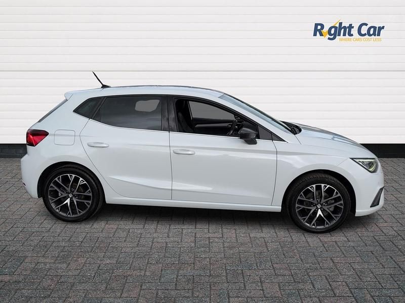 Used Seat Ibiza XCELLENCE Lux 110 HP (80 kW) 2022 White Hatchback