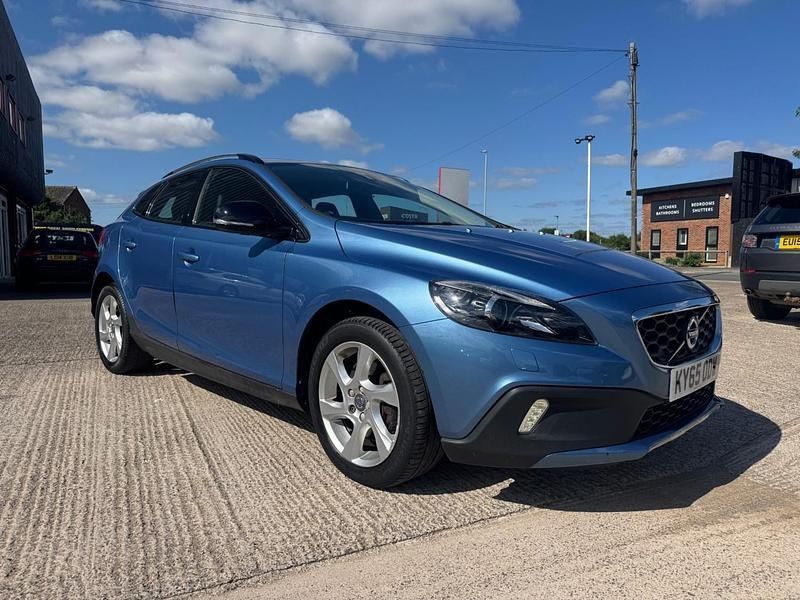 Power blue Used 2015 Volvo V40 CC Estate | £8,875 (Fair price) - Image 1/4