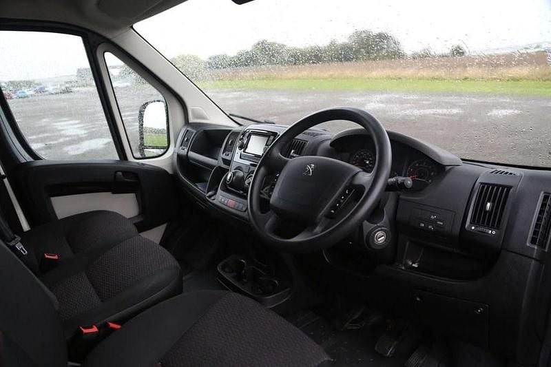 Image 2/4