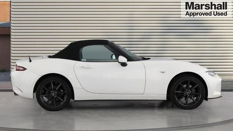Used Mazda MX5 Inclusive 160 HP (117 kW) 2017 White Cabriolet