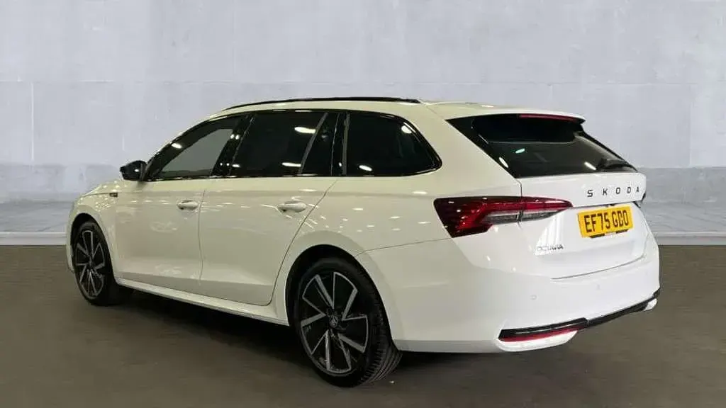 Used Skoda Octavia SportLine 150 HP (110 kW) 2025 White Estate