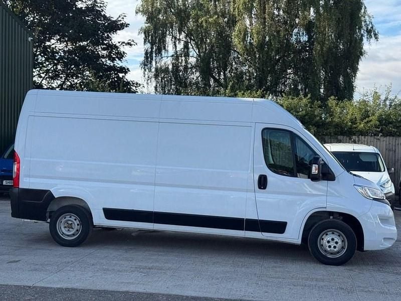 Used Vauxhall Movano 140 HP (102 kW) 2022 White