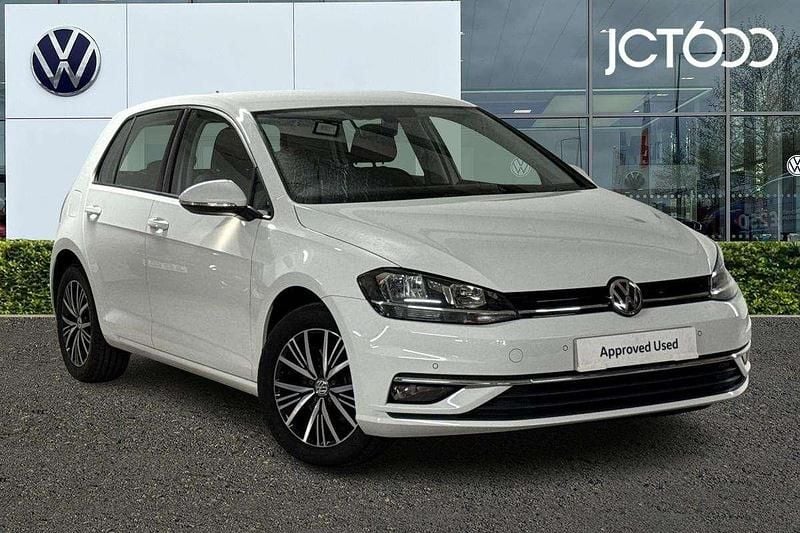 White Used 2018 VW Golf VII SE Hatchback | £11,850 (Good price) - Image 1/4