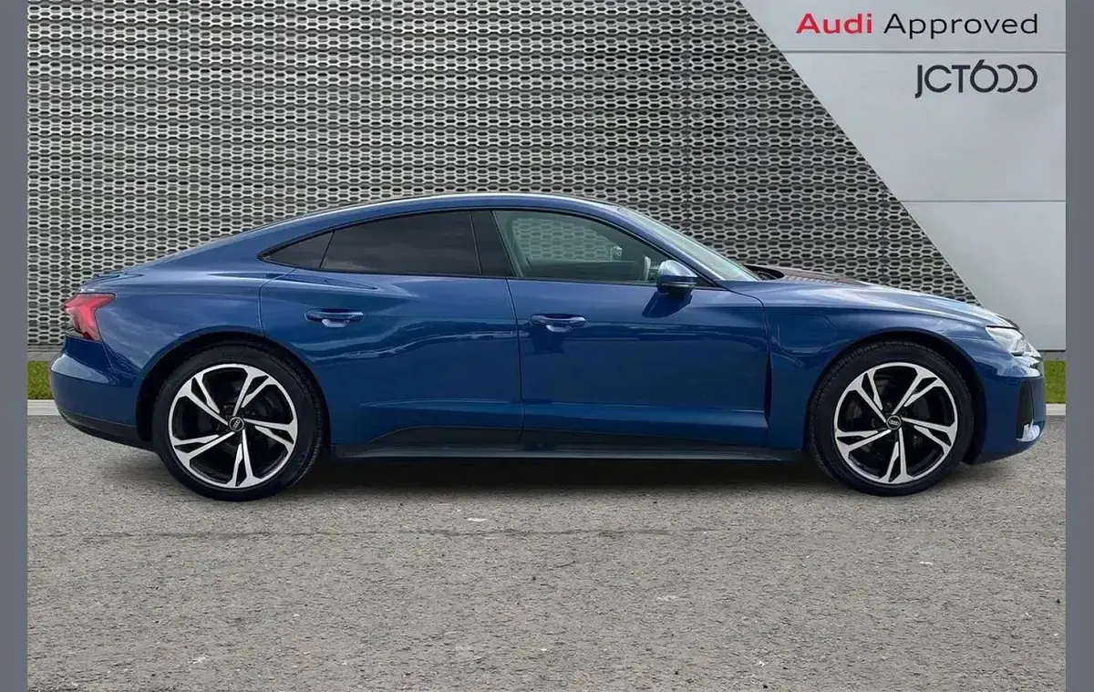 Used Audi e-tron GT quattro Comfort 384 kW (523 HP) 2023 Blue Sedan