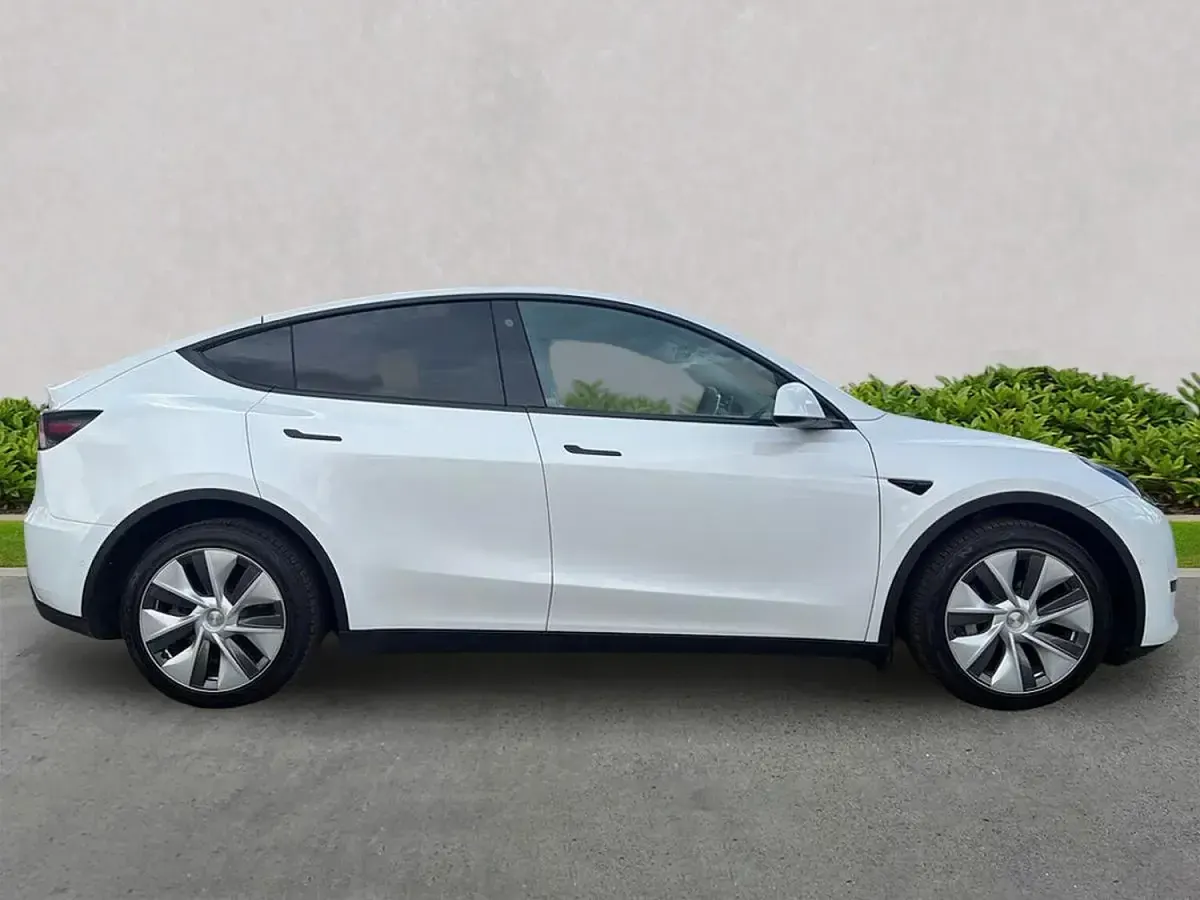 Used Tesla Model Y Long Range AWD 378 kW (514 HP) 2022 White SUV