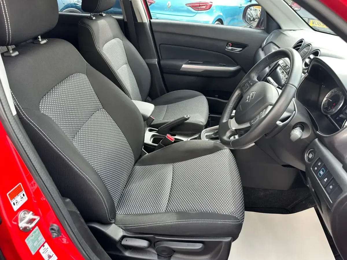 Gebraucht Suzuki Vitara SZ-T 116 PS (85 kW) 2023 Rot SUV