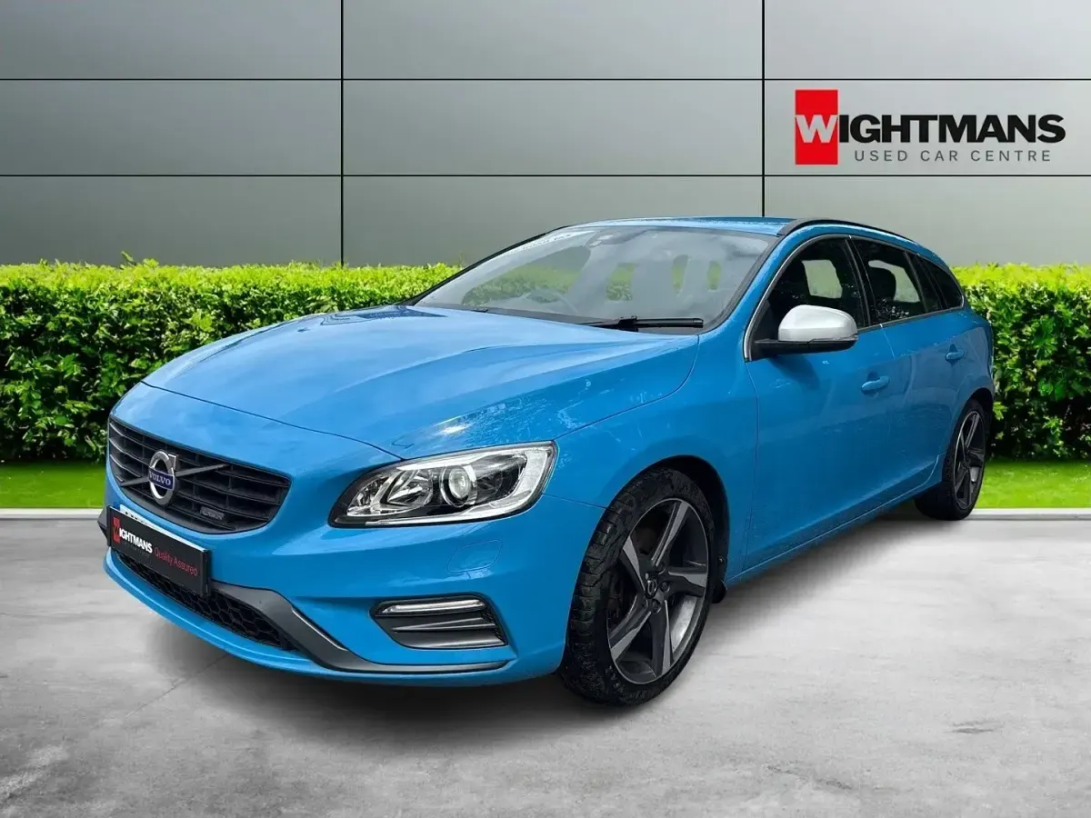 Used Volvo V60 R-Design 115 HP (84 kW) 2015 Blue Estate