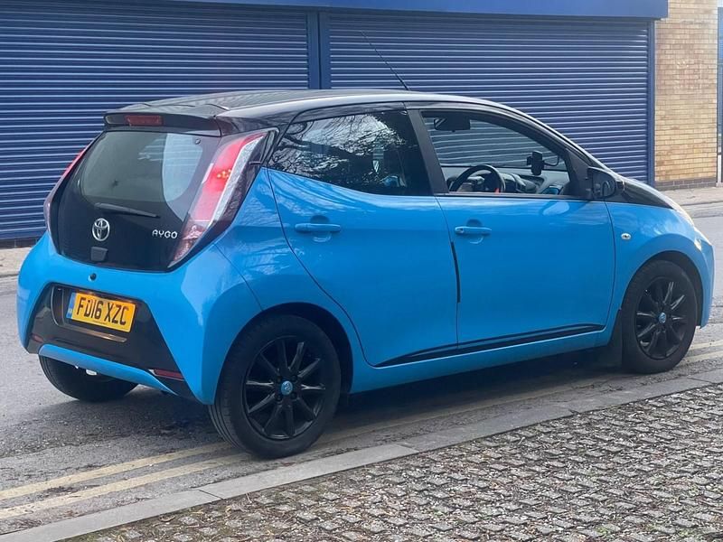 Used Toyota Aygo X-cite 69 HP (50 kW) 2016 Blue Hatchback