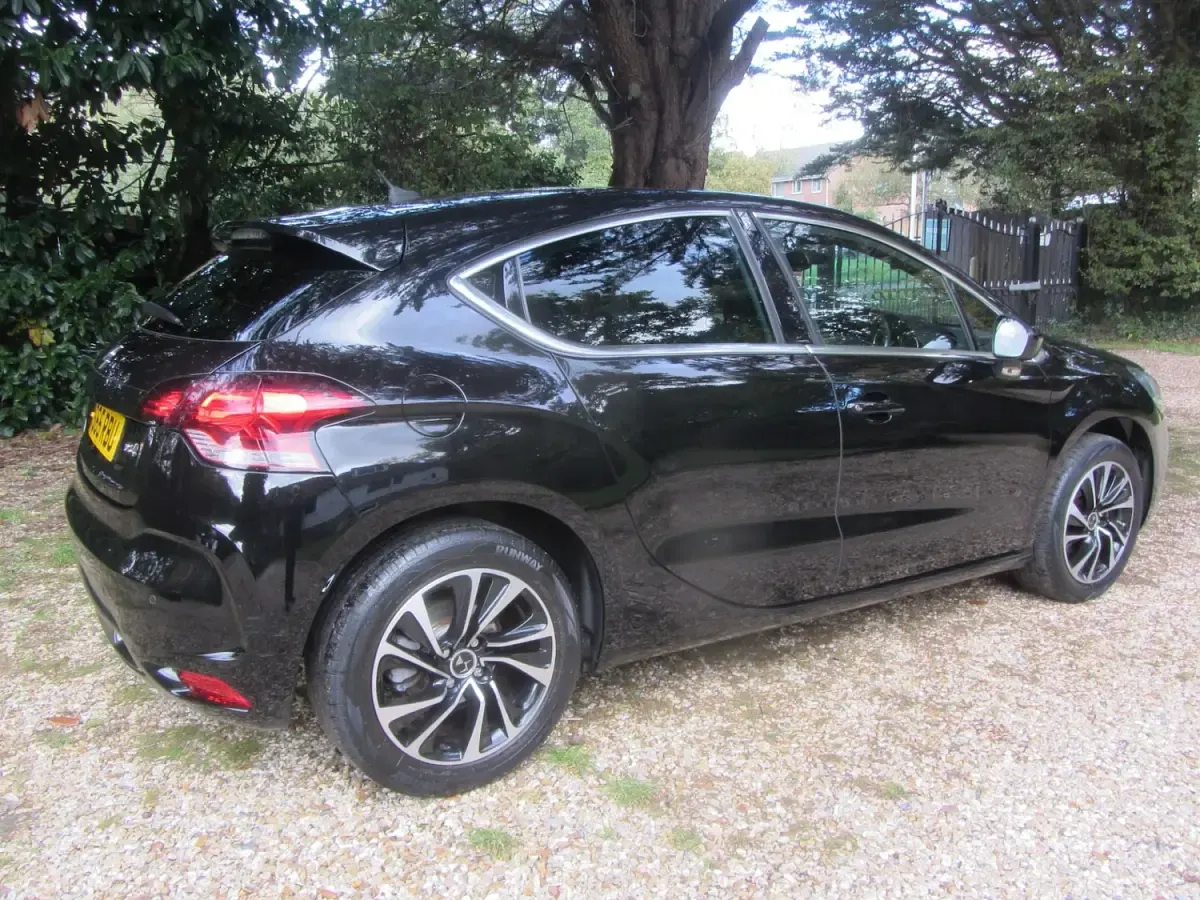 Used DS Automobiles DS4 Elegance 2015 Black Hatchback
