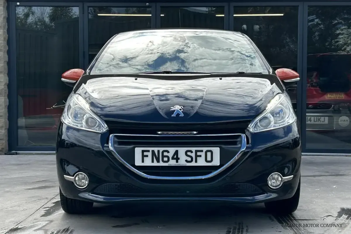 Used Peugeot 208 Roland Garros 82 HP (60 kW) 2015 Black Hatchback