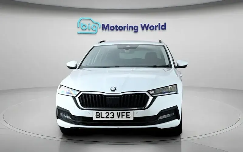 Used Skoda Octavia SE Technology 110 HP (80 kW) 2023 White Estate