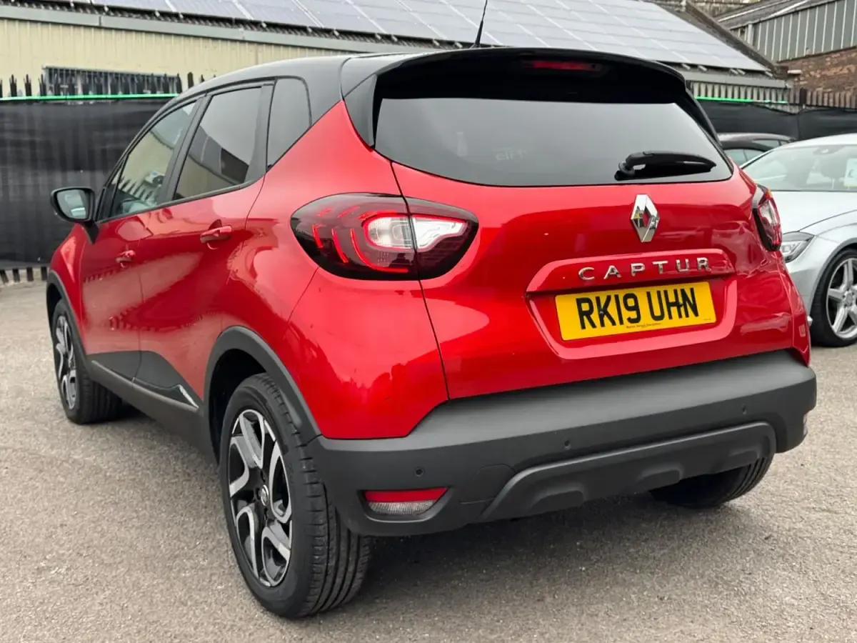 Second-hand Renault Captur Iconic 90 CP (66 kW) 2019 Roșu SUV