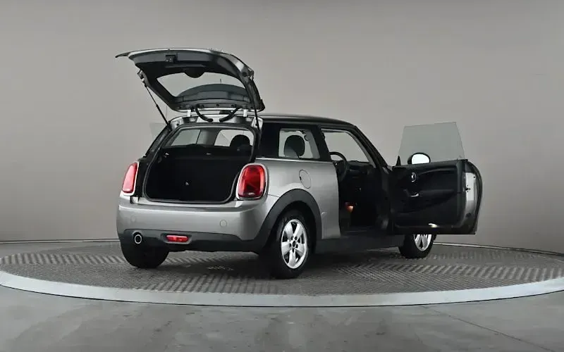Used Mini Cooper Classic 136 HP (100 kW) 2019 Silver Hatchback