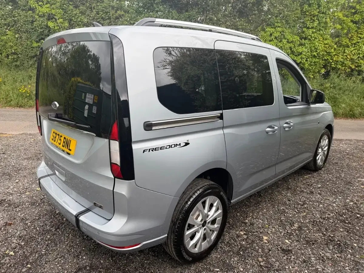New Ford Tourneo Connect Titanium 122 HP (89 kW) 2025 Silver MPV