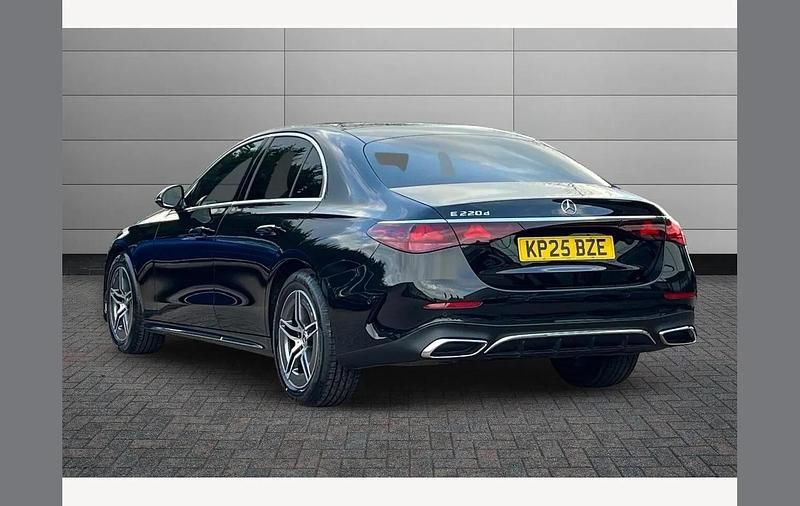 Usado Mercedes E220 AMG line 194 HP (142 kW) 2025 Preto Sedan