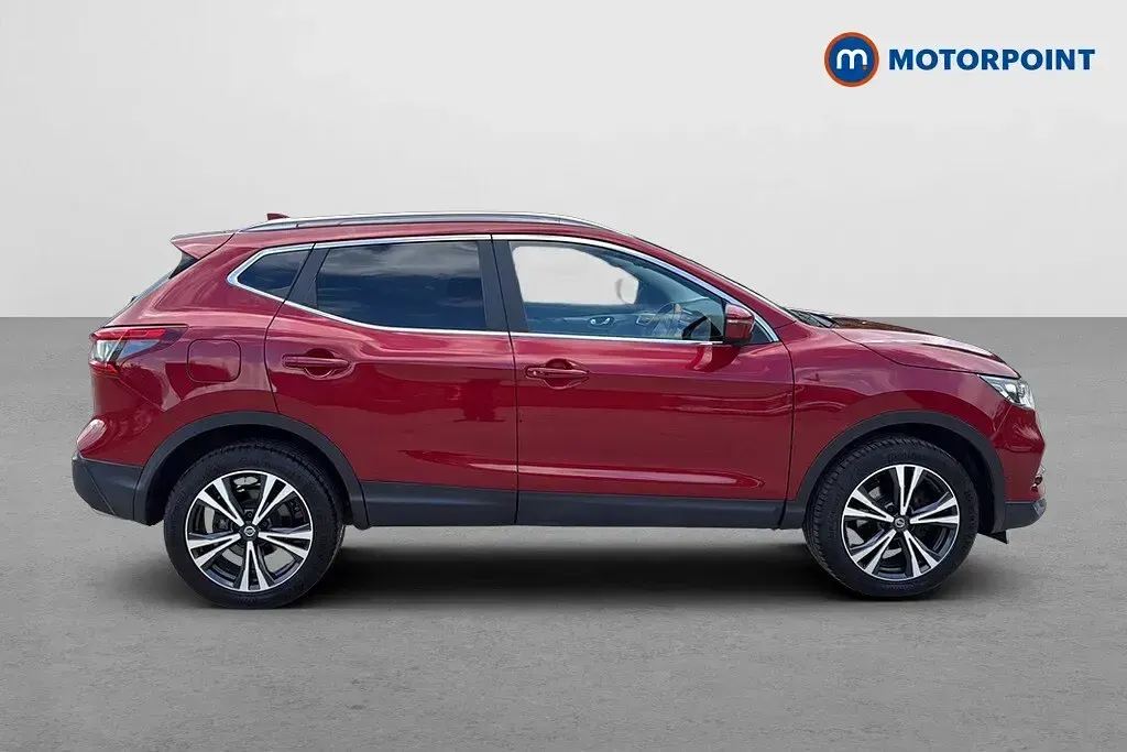Used Nissan Qashqai N-Connecta 140 HP (102 kW) 2019 Red SUV