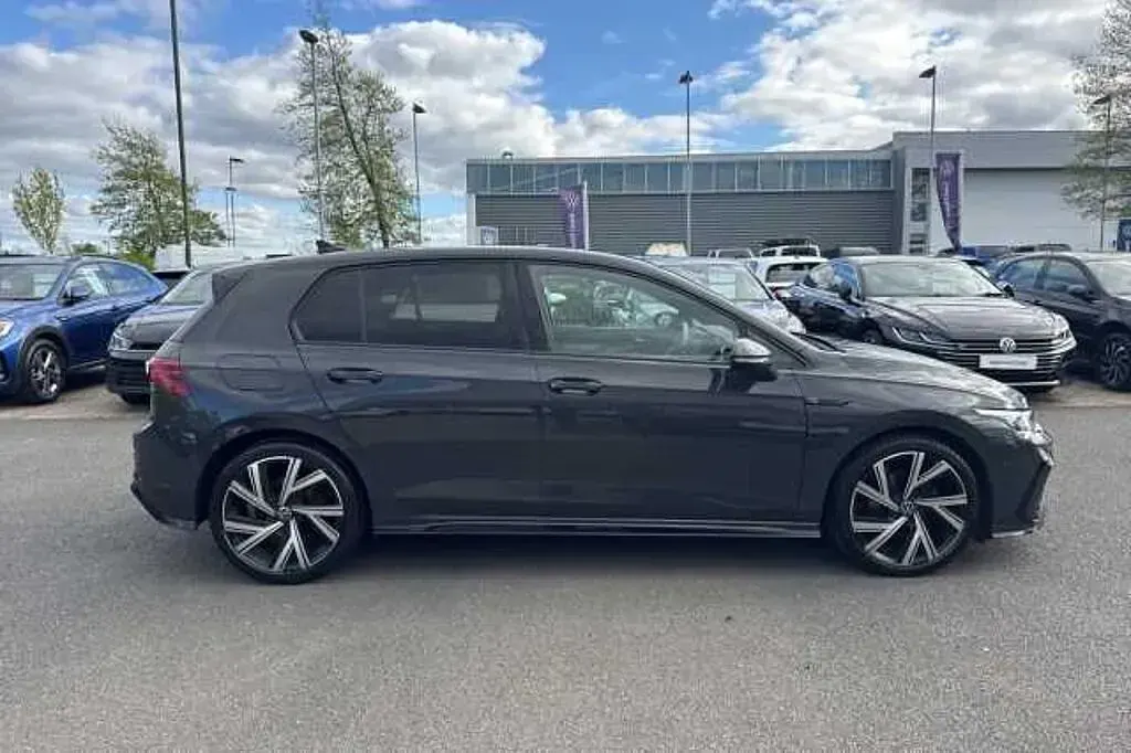 Second-hand VW Golf VIII 150 CP (110 kW) 2023