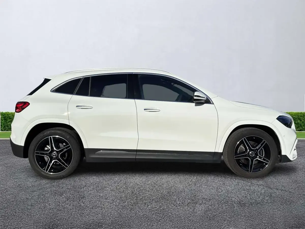 Usado Mercedes GLA200 Executive 163 HP (119 kW) 2025 Branco SUV