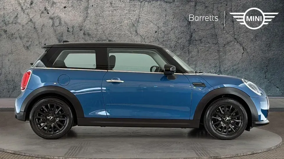 Usado Mini Cooper Classic 134 CV (98 kW) 2022 Azul Utilitario