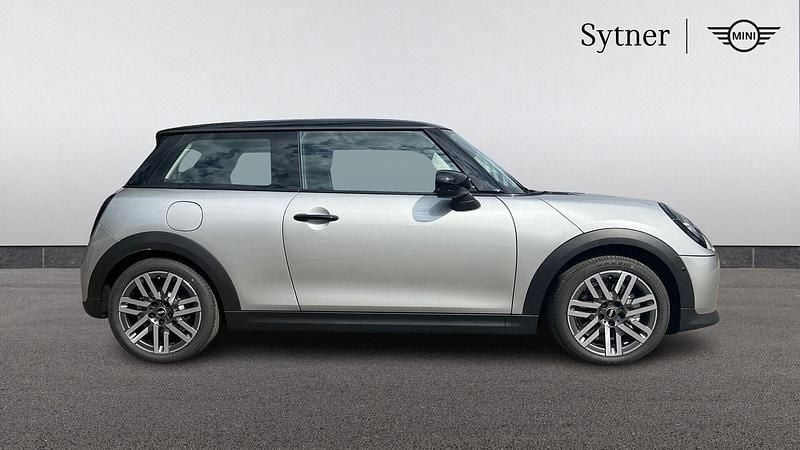 Usado Mini Cooper Hatch 113 kW (154 HP) 2025 Prateado Citadino
