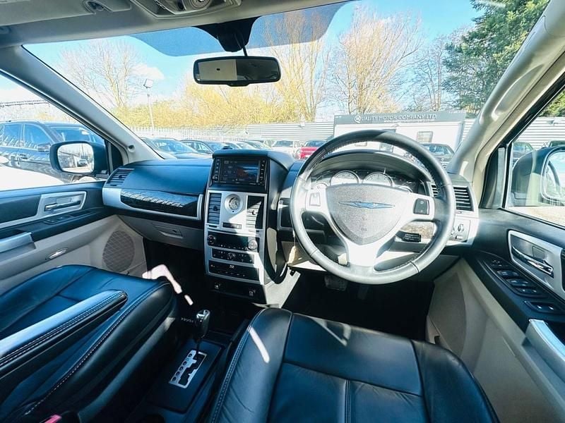 Used Chrysler Grand Voyager Limited 178 HP (130 kW) 2014 Black MPV