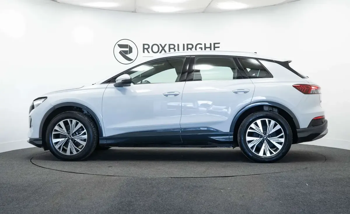 Käytetty Audi Q4 e-tron Sport 210 kW (286 HP) 2023 Valkoinen Katumaasturi