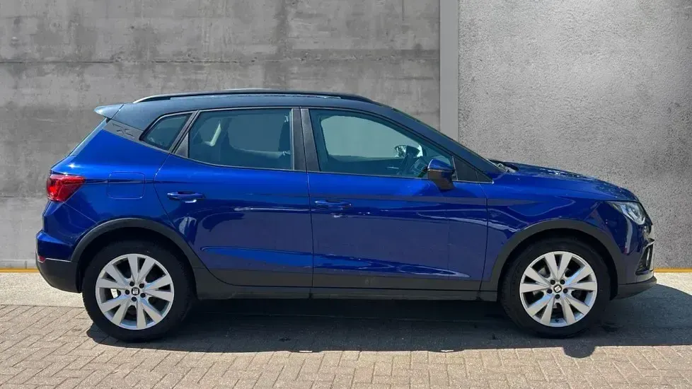 Used Seat Arona SE Technology 95 HP (69 kW) 2020 Metallic  mystery blue with grey roof SUV