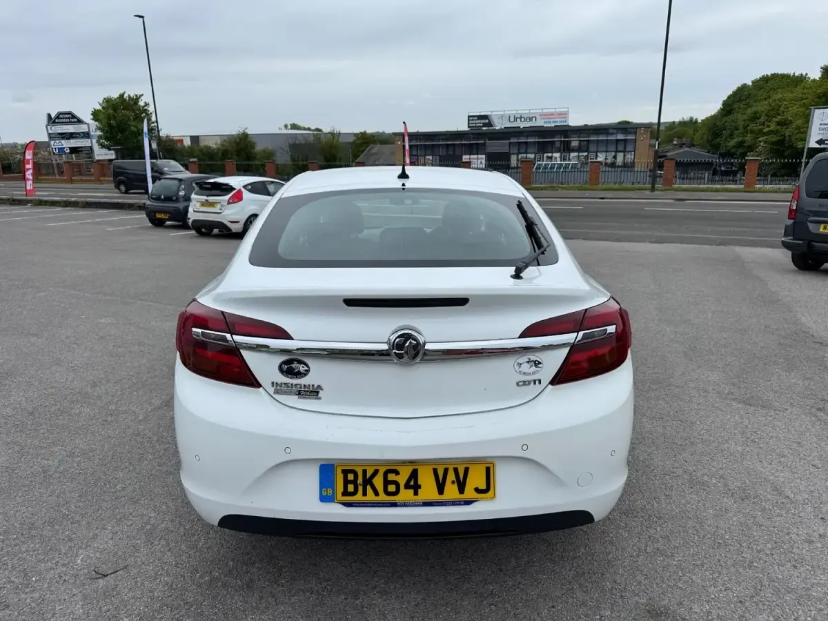 Second-hand Vauxhall Insignia Elite 163 CP (119 kW) 2015 Alb Hatchback