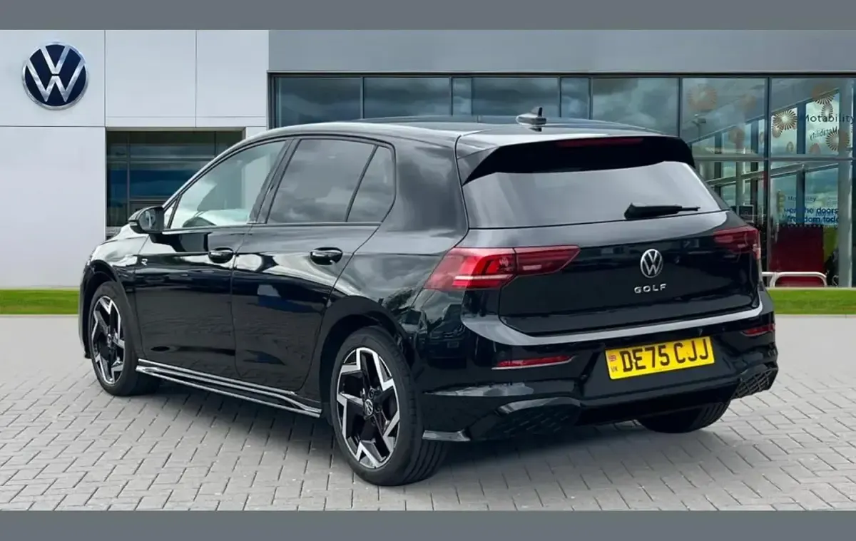 Used VW Golf VIII R-line 150 HP (110 kW) 2025 Black Hatchback