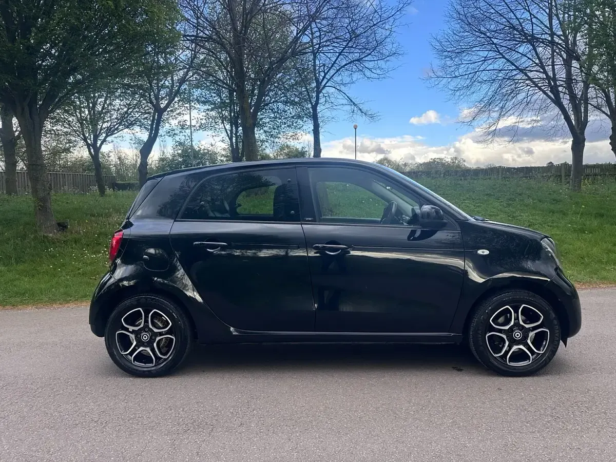 Used Smart ForFour Premium 71 HP (52 kW) 2017 Black Hatchback