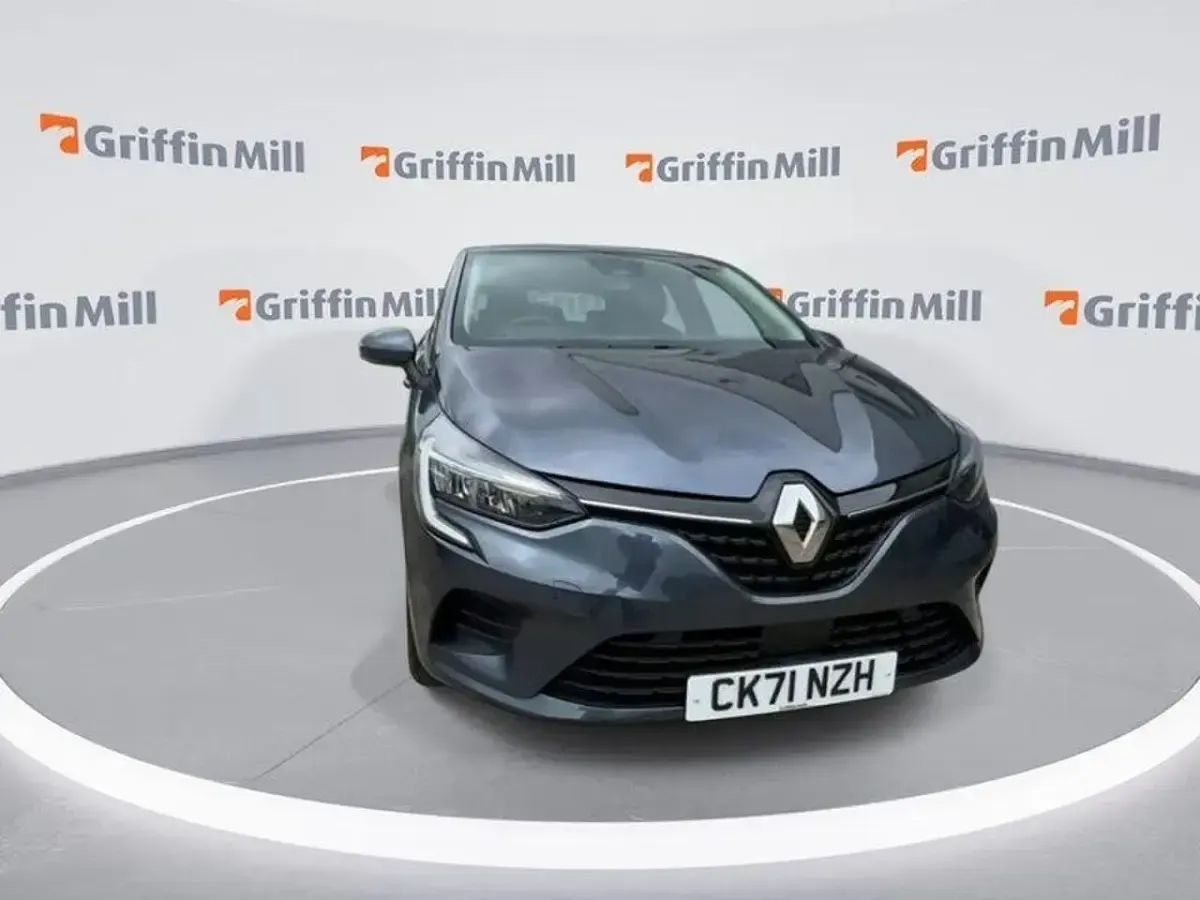 Used Renault Clio V Play 89 HP (65 kW) 2021 Grey