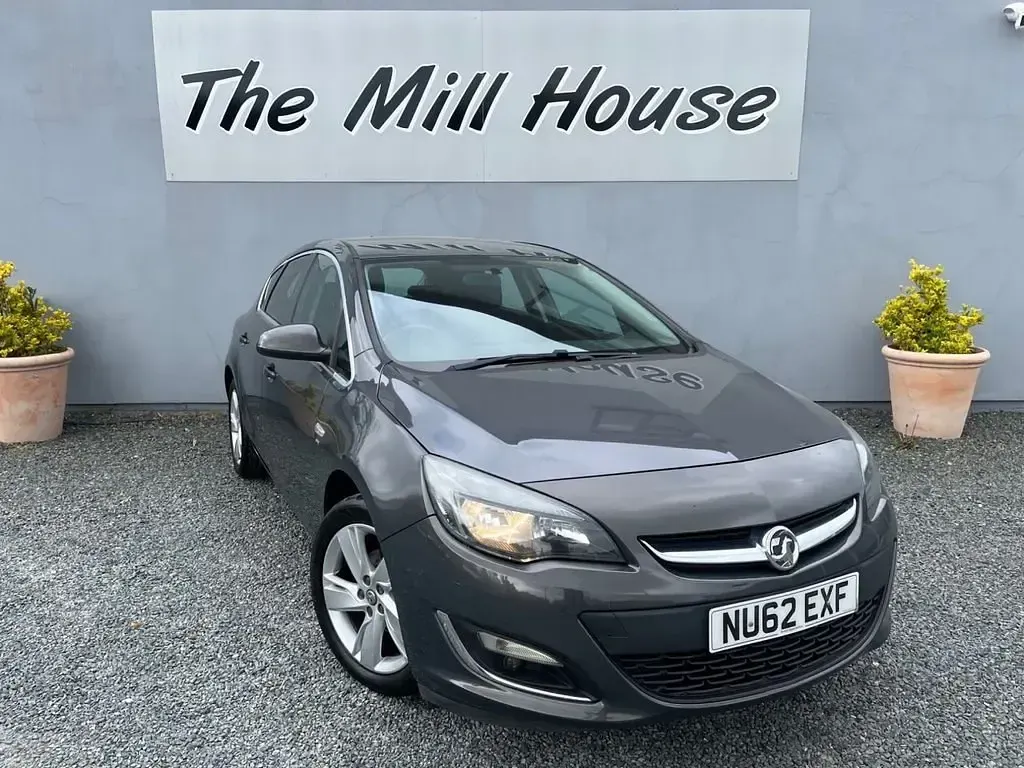 Second-hand Vauxhall Astra SRi 100 CP (73 kW) 2012 Gri Hatchback