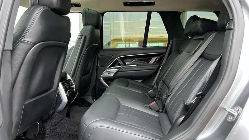 Used Land Rover Range Rover HSE 460 HP (338 kW) 2024 Metallic  eiger grey SUV