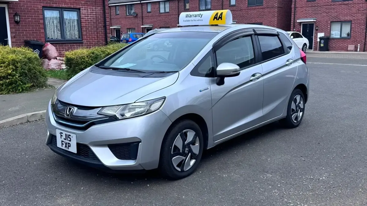 Used Honda Jazz Hybrid 122 HP (89 kW) 2015 Silver Hatchback