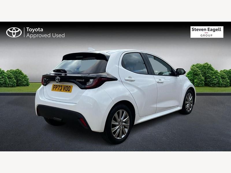 Used Toyota Yaris Hybrid 2023 White Hatchback