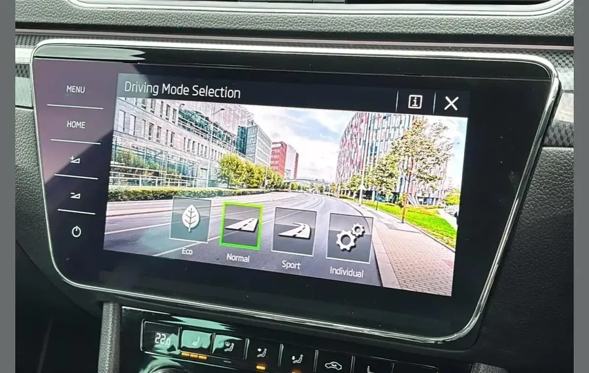 Used Skoda Superb SportLine 150 HP (110 kW) 2018 White Estate