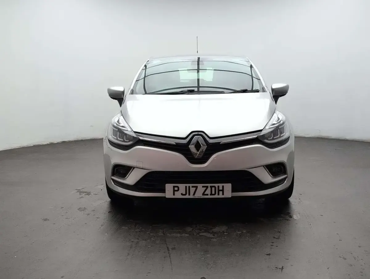 Used Renault Clio Dynamique 120 HP (88 kW) 2017 Silver Hatchback