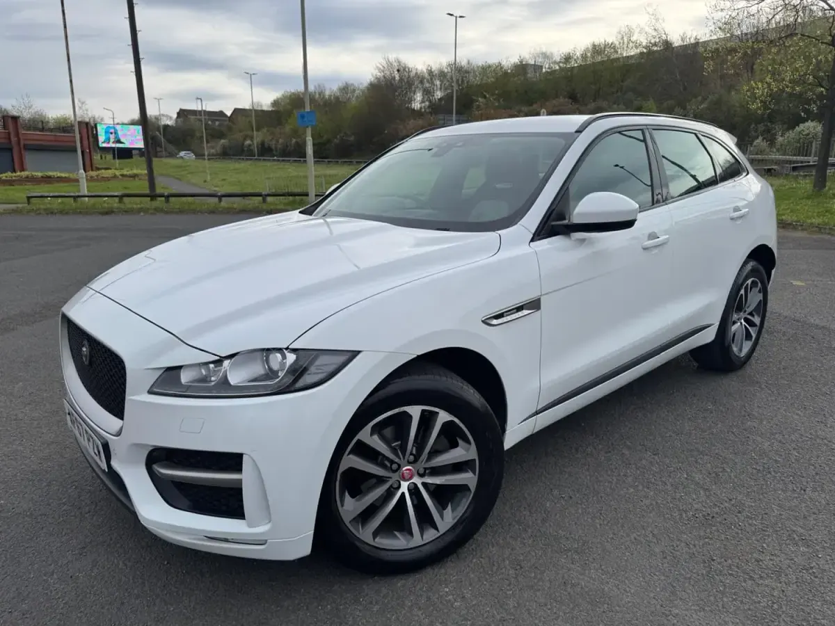 Usado Jaguar F-Pace R-Sport 180 HP (132 kW) 2017 Branco SUV