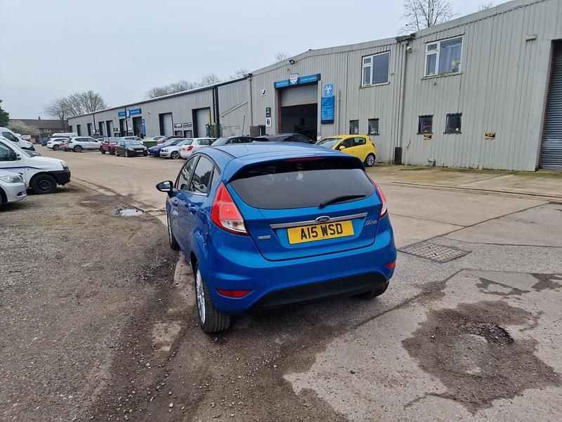Usado Ford Fiesta Titanium 2013 Azul Citadino