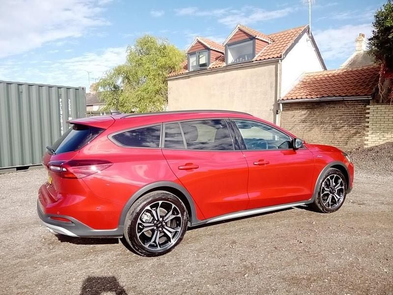 Used Ford Focus Active X 155 HP (114 kW) 2024 Red Estate