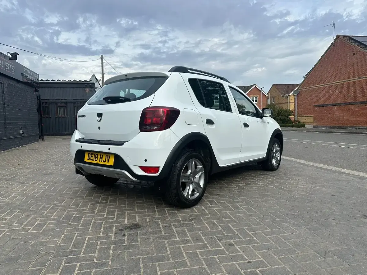 Used Dacia Sandero Ambiance 90 HP (66 kW) 2018 White Hatchback