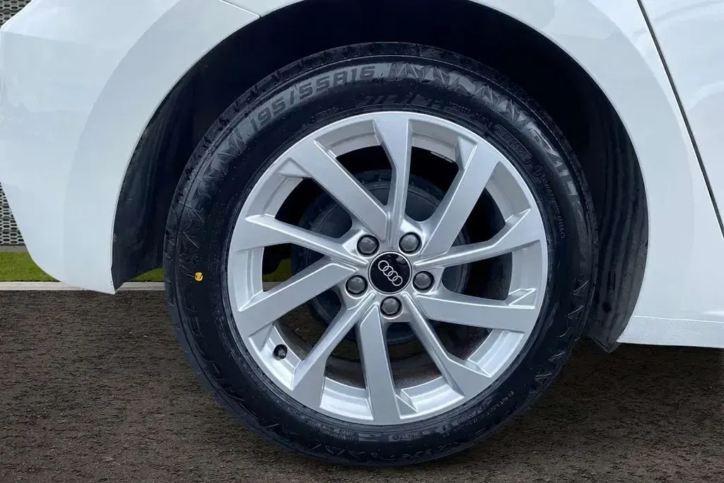 Käytetty Audi A1 Sport 94 HP (69 kW) 2023 Valkoinen Katumaasturi