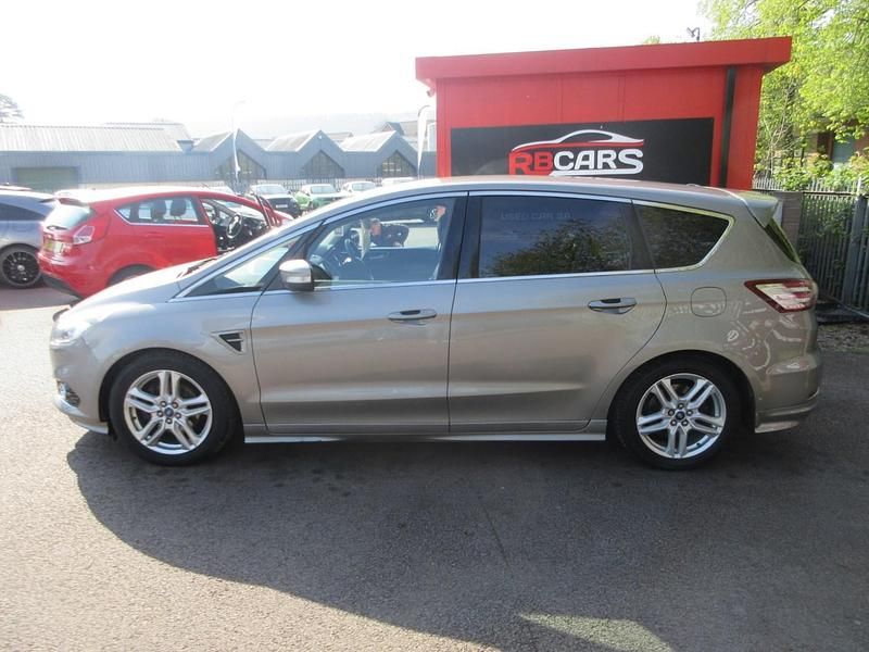 Używany Ford S-MAX Sport 180 KM (132 kW) 2016 Srebrny Minivan