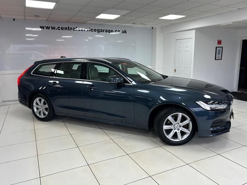 Used Volvo V90 Momentum 2018 Blue Estate