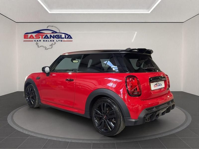 Begagnad Mini Cooper Hatch 2023 Röd Halvkombi