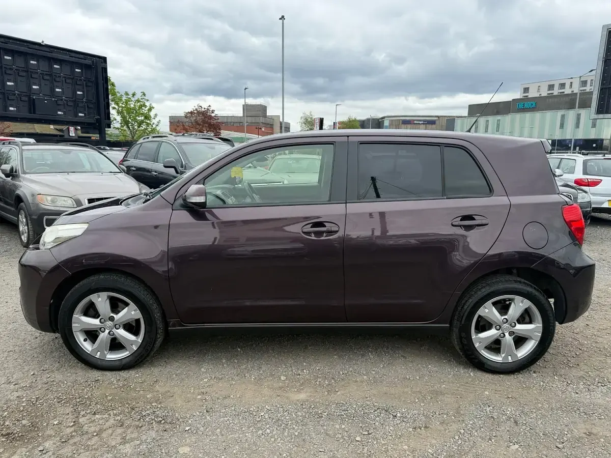 Used Toyota Urban Cruiser 90 HP (66 kW) 2012 Mauve Hatchback