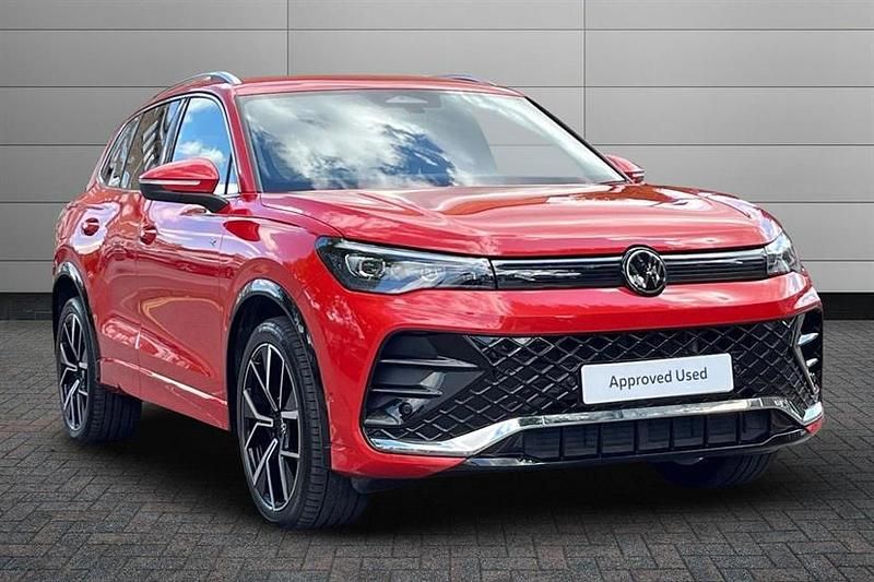 Used VW Tiguan R-line 150 HP (110 kW) 2025 Persimmon red SUV