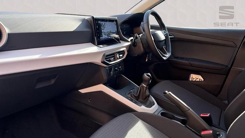 Used Seat Arona SE Technology 94 HP (69 kW) 2026 White SUV