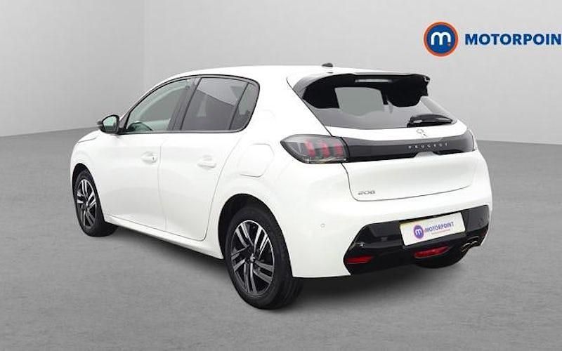 Used Peugeot 208 Allure+ 131 HP (96 kW) 2023 White Hatchback