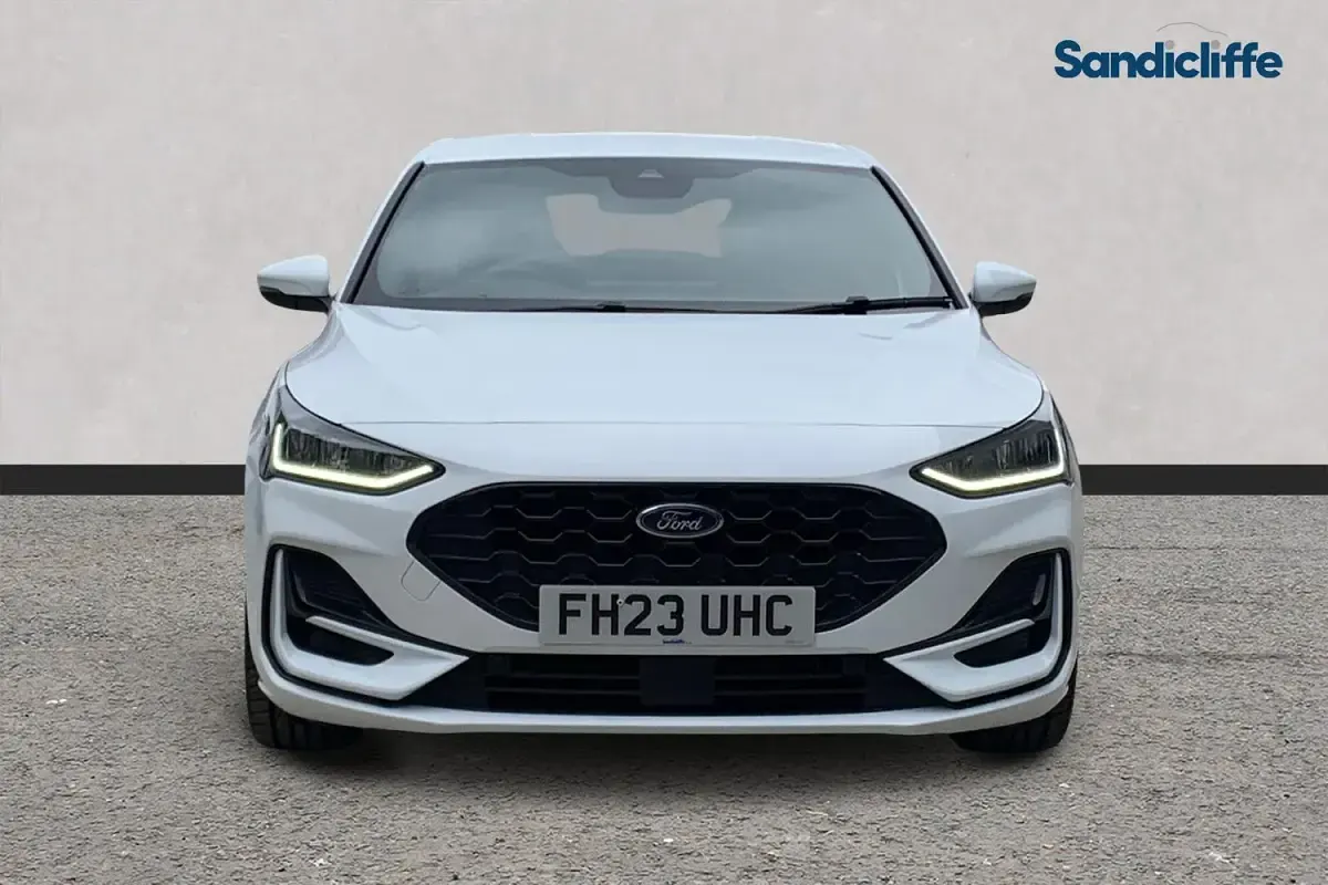 Gebraucht Ford Focus ST-Line X 125 PS (91 kW) 2023 Weiß Kleinwagen